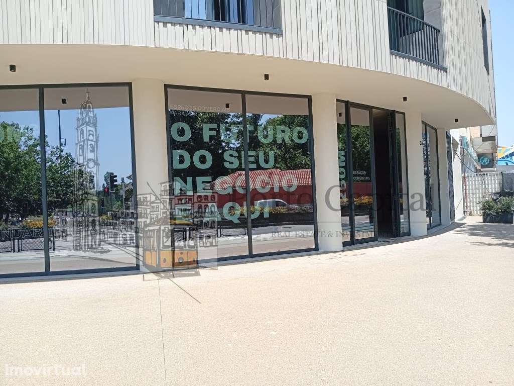 EXCELENTE ESPAÇO COMERCIAL PARA ARRENDAR CENTRO DO PORTO - Grande imagem: 2/21