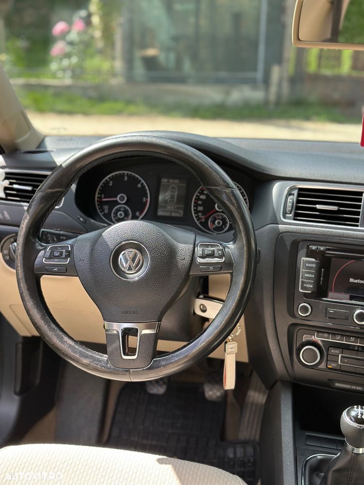 Volkswagen Jetta - 8