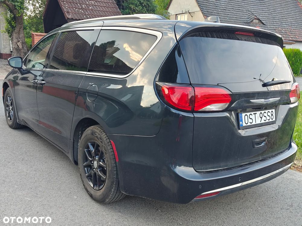 Chrysler Pacifica - 4