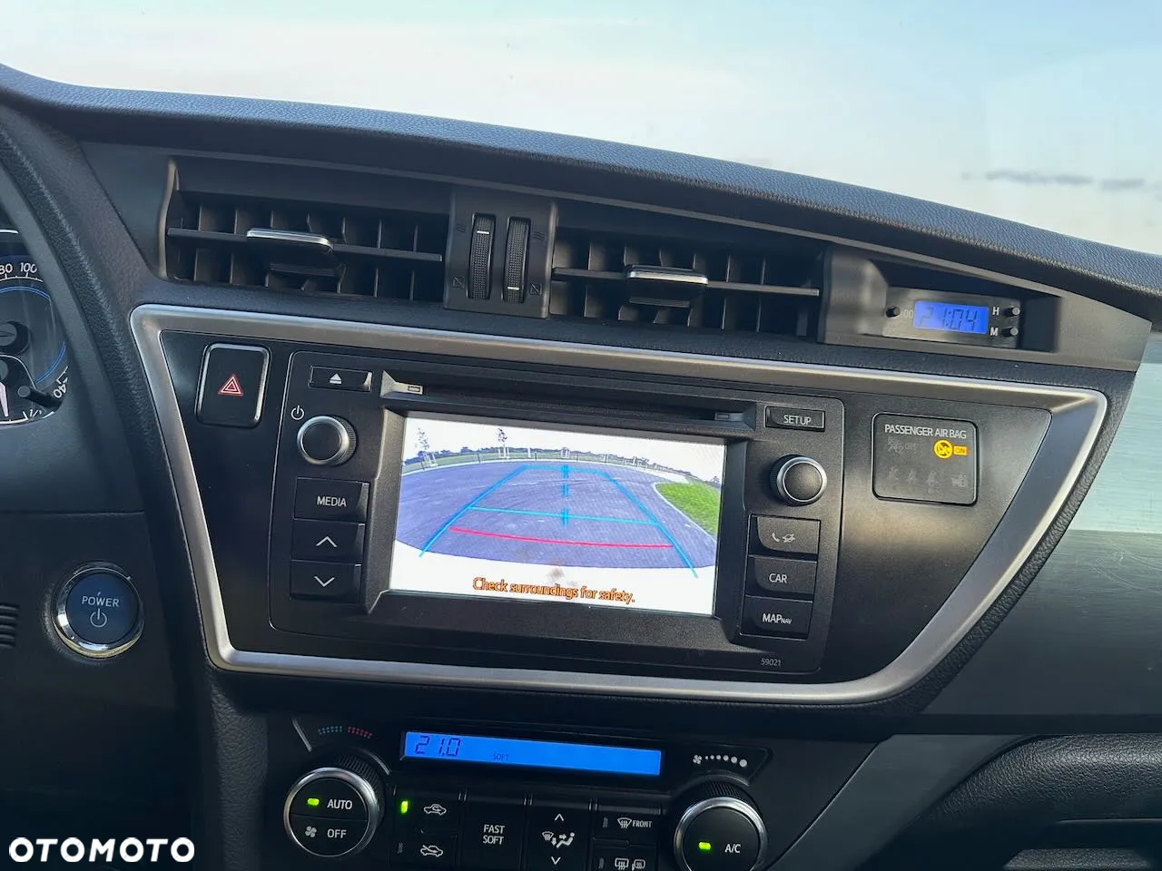 Toyota Auris Hybrid 135 Premium - 8