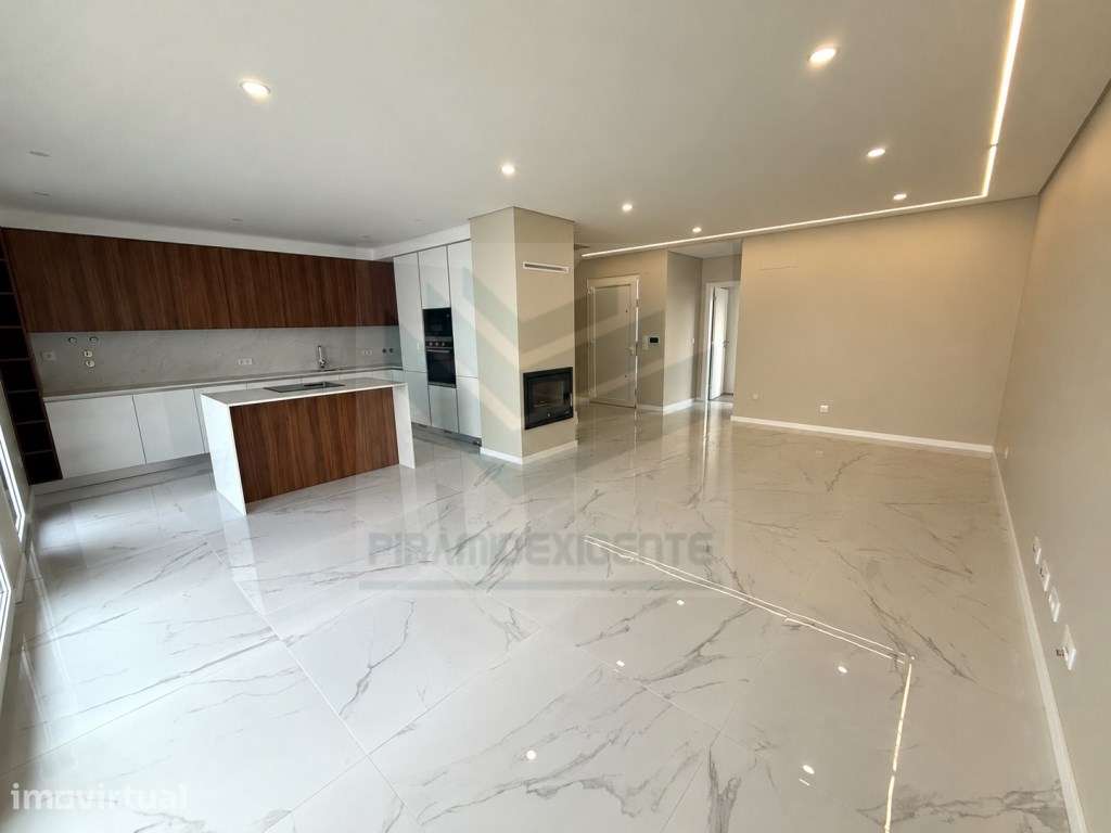 Moradia Duplex, Quarto no RC, Boas Áreas, Zona Central - Grande imagem: 4/19
