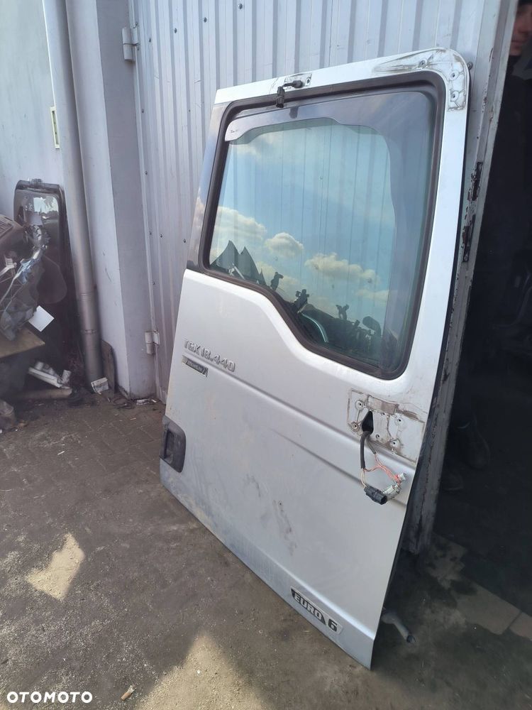 DRZWI PRAWE PRZÓD MAN TGX 18.440 E6 - 6