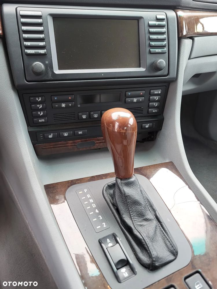 BMW Seria 7 740iL - 27