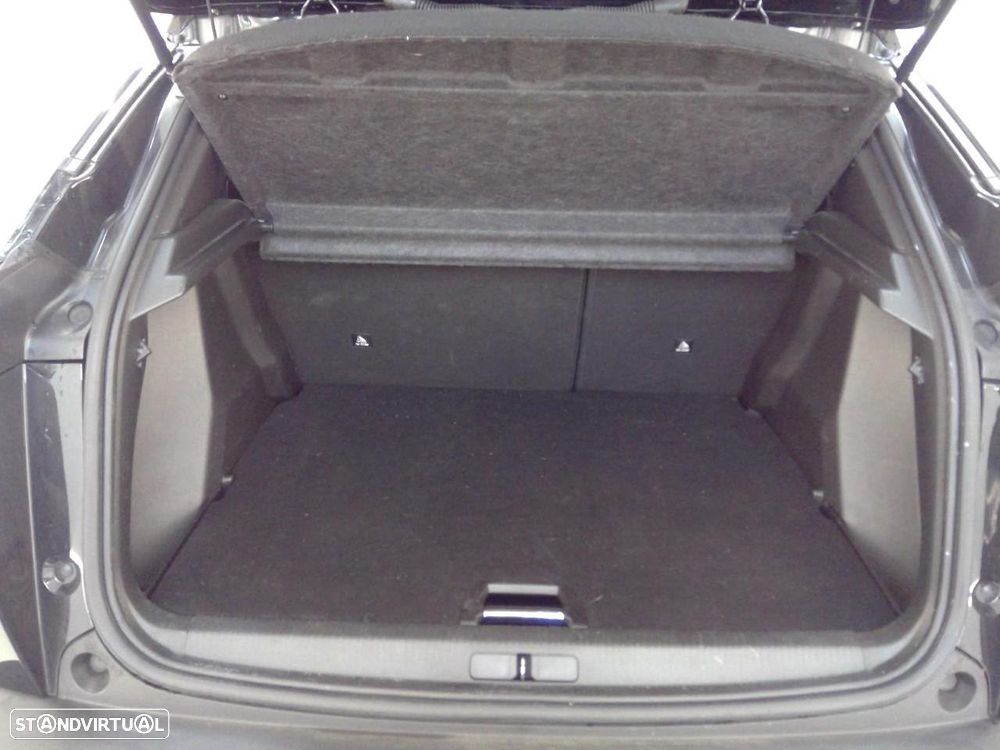 Peugeot e-2008 Allure - 9
