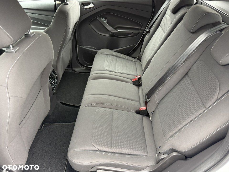 Ford Kuga 1.5 EcoBoost 2x4 Titanium - 35