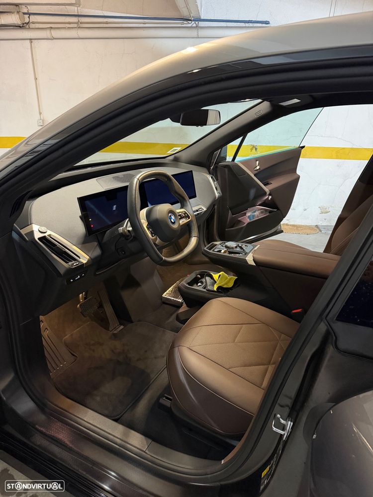 BMW iX xDrive 40 Pack Desportivo - 21