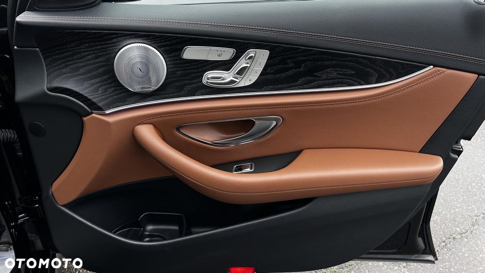 Mercedes-Benz Klasa E 220 d 4Matic 9G-TRONIC AMG Line - 23