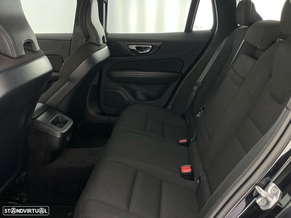 Volvo V60 2.0 B4 Momentum Core - 12