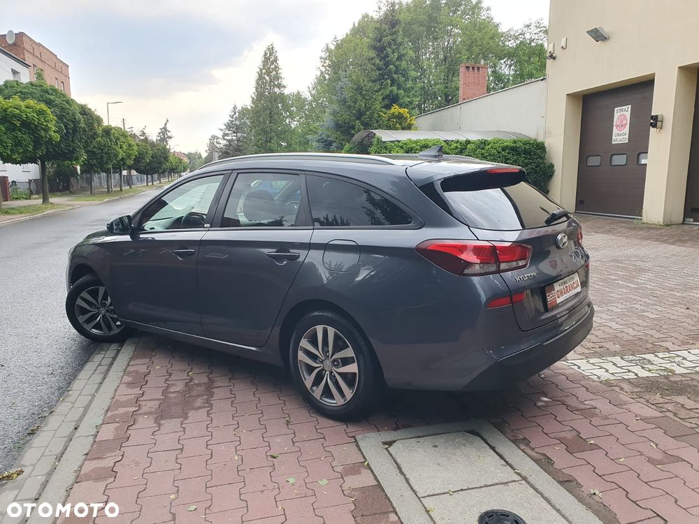Hyundai i30 blue Kombi 1.4 YES Silver - 24