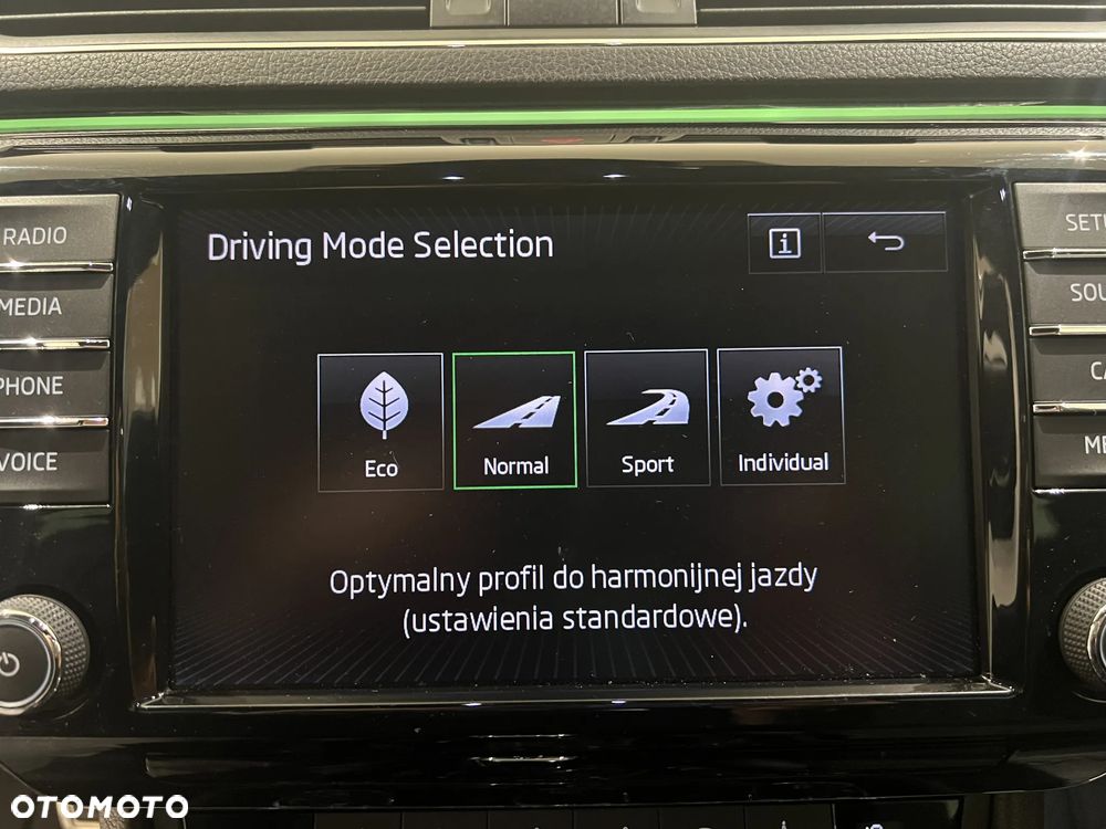 Skoda Superb 2.0 TDI Sportline DSG - 23