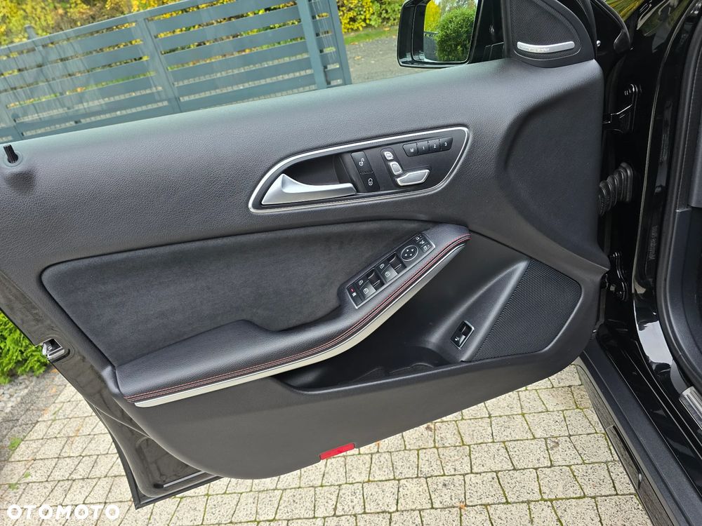 Mercedes-Benz GLA 220 4-Matic AMG Line - 20