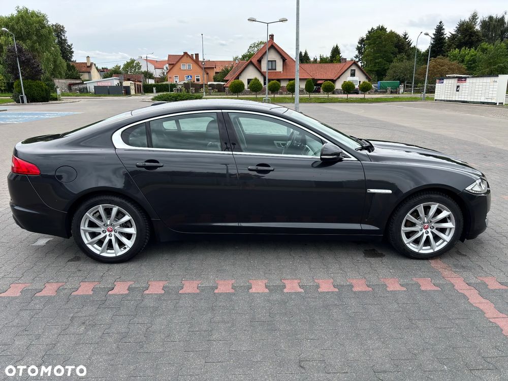 Jaguar XF 2.2 D - 6