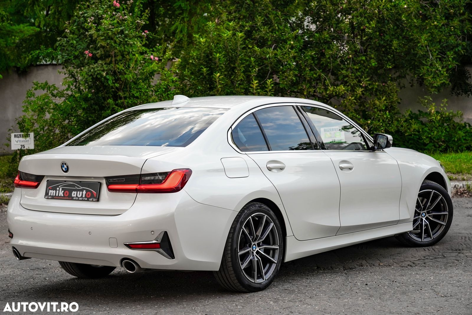 BMW Seria 3 320d Aut. Luxury Line - 8