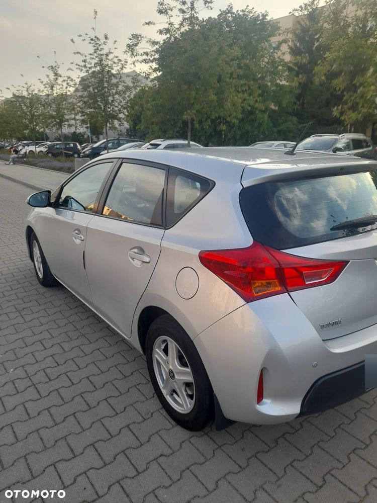Toyota Auris - 2