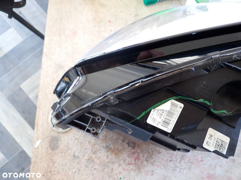 MERCEDES KLASA B W246 LAMPA PRAWY PRZÓD - 5