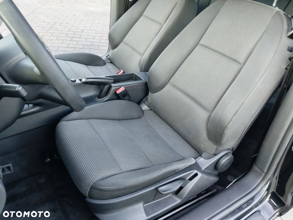 Audi A3 3-drzwiowe 1.6 Attraction - 12