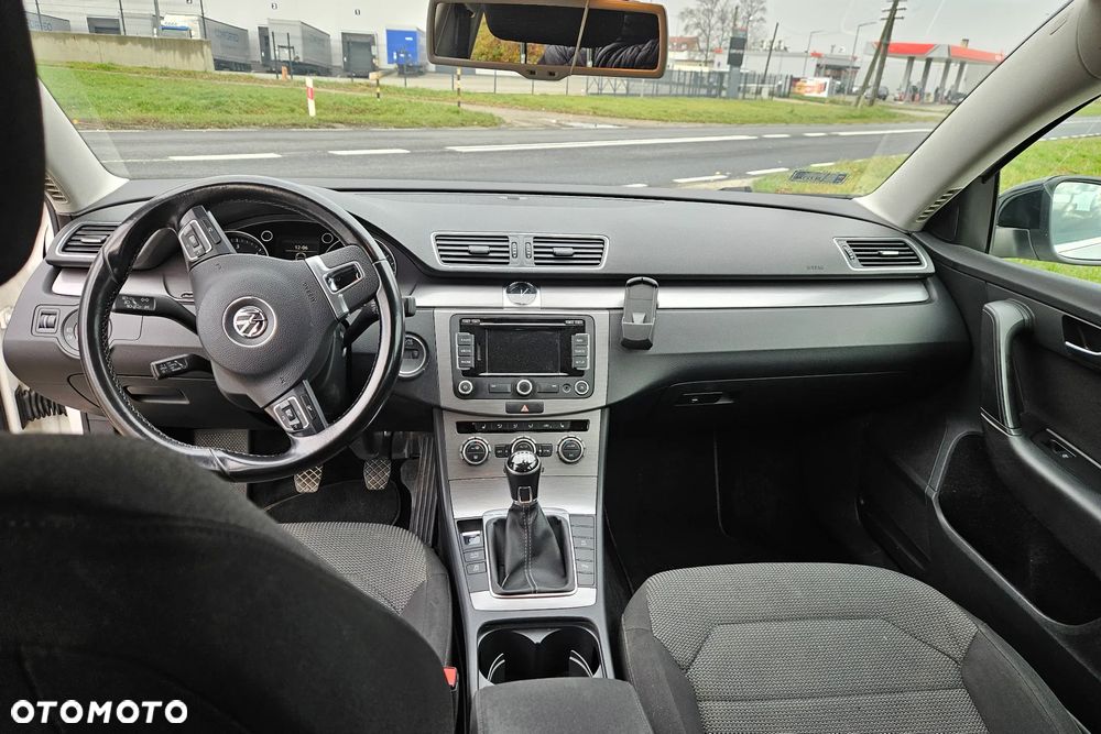 Volkswagen Passat 2.0 TDI BlueMotion Technology Comfortline - 11