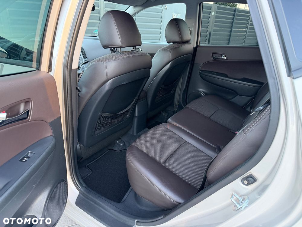 Hyundai i30 1.6 CRDi Premium - 16