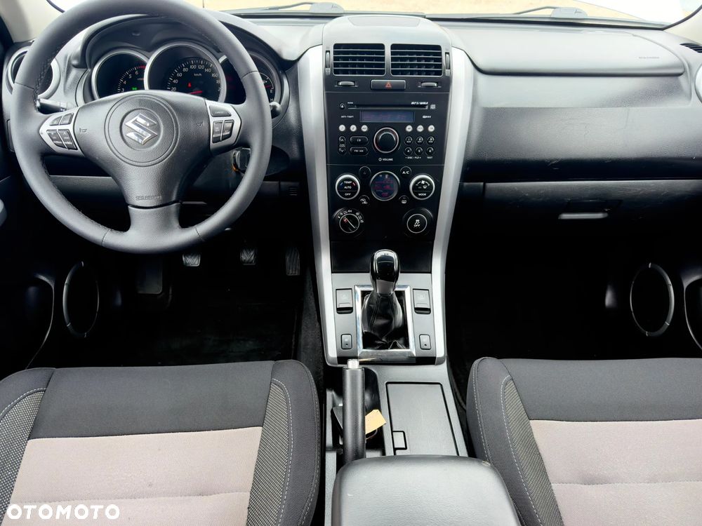 Suzuki Grand Vitara 2.4 Comfort+ - 23