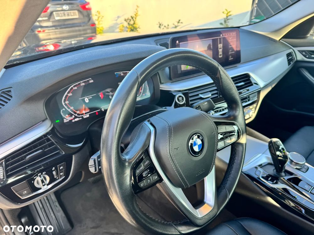 BMW Seria 5 520d Sport Line sport - 14