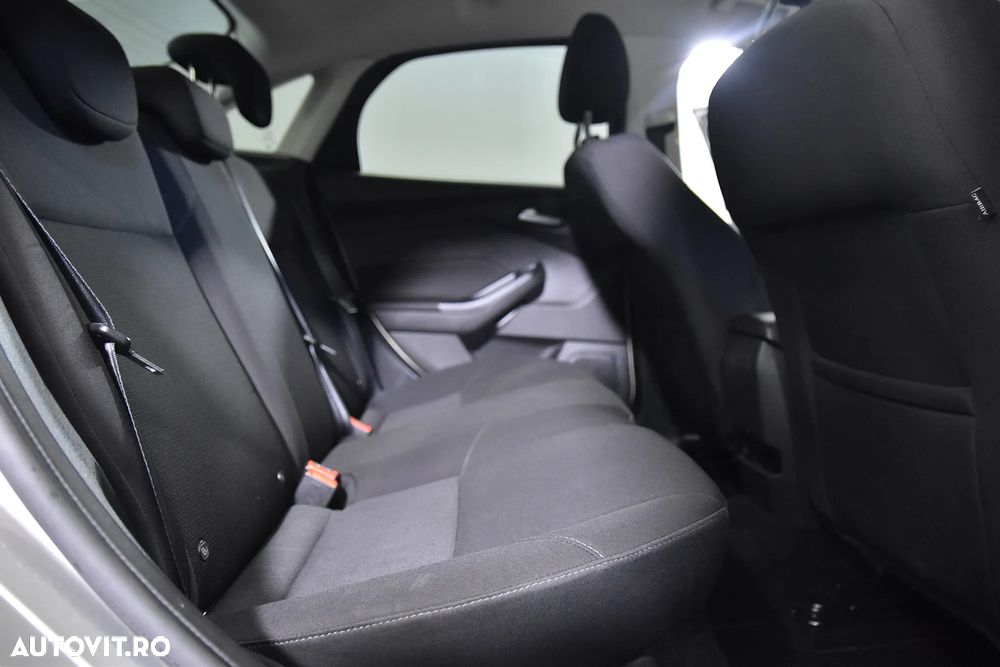 Ford Focus - 12