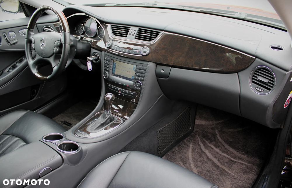 Mercedes-Benz CLS 500 - 21