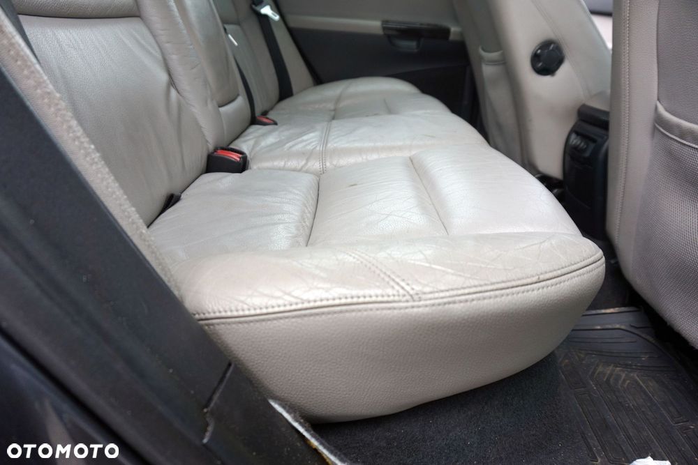 KANAPA TYLNA V50  KOMBI SKÓRA JASNA VOLVO 2004-2007 - 2
