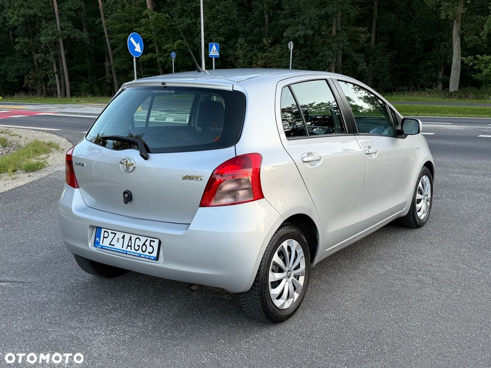 Toyota Yaris 1.3 - 6