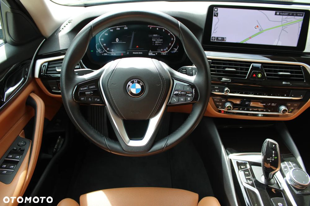 BMW Seria 5 530i xDrive mHEV - 17
