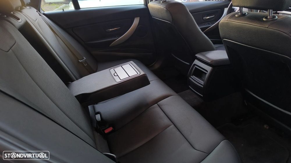 BMW 318 d Touring Line Luxury - 16