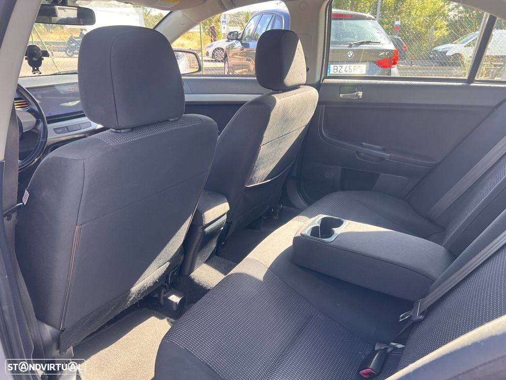 Mitsubishi Lancer 1.5 Invite - 7