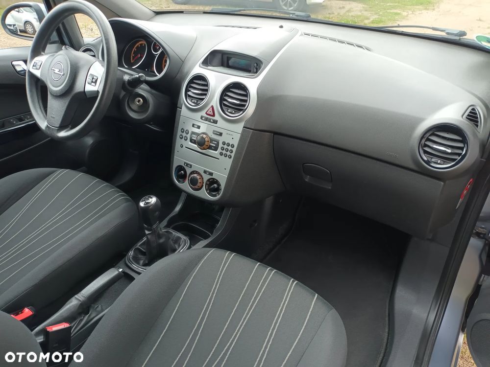 Opel Corsa 1.2 16V Essentia - 26