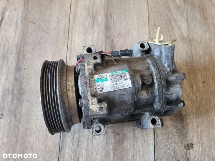 Sprężarka kompresor klimatyzacji Nissan Qashqai J10 1,5 DCI 926009865R - 1