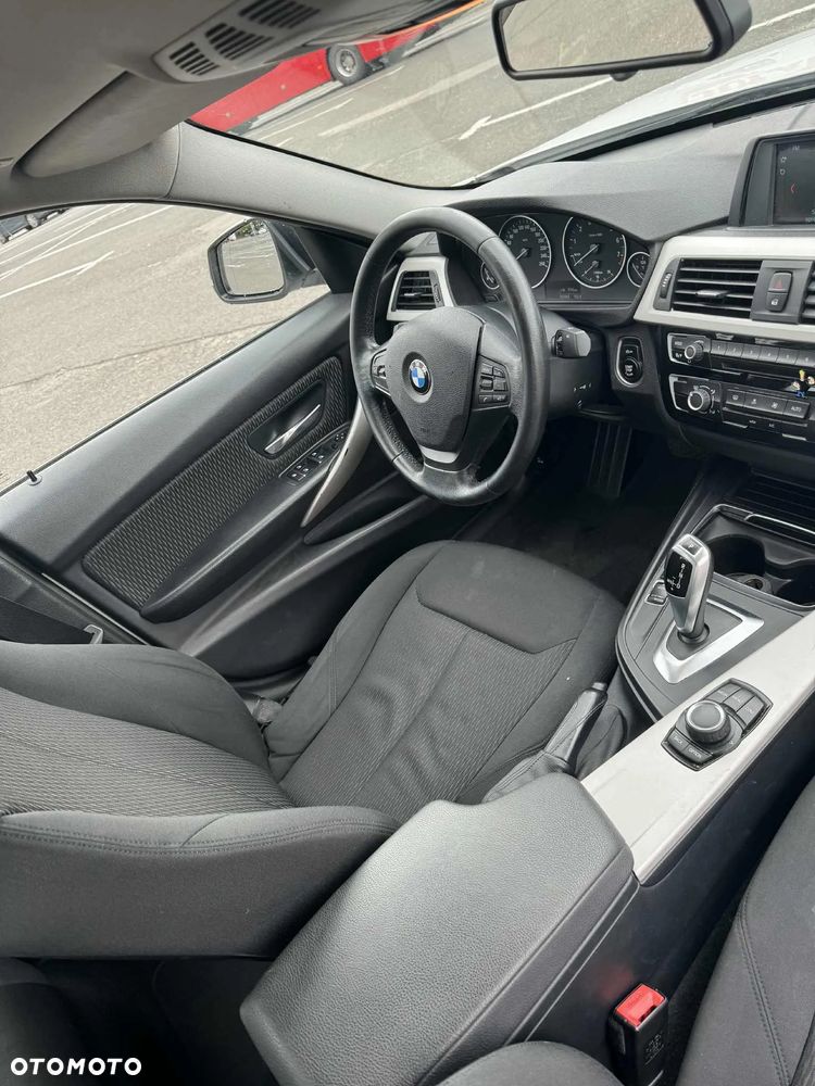 BMW Seria 3 318i Sport Line - 16