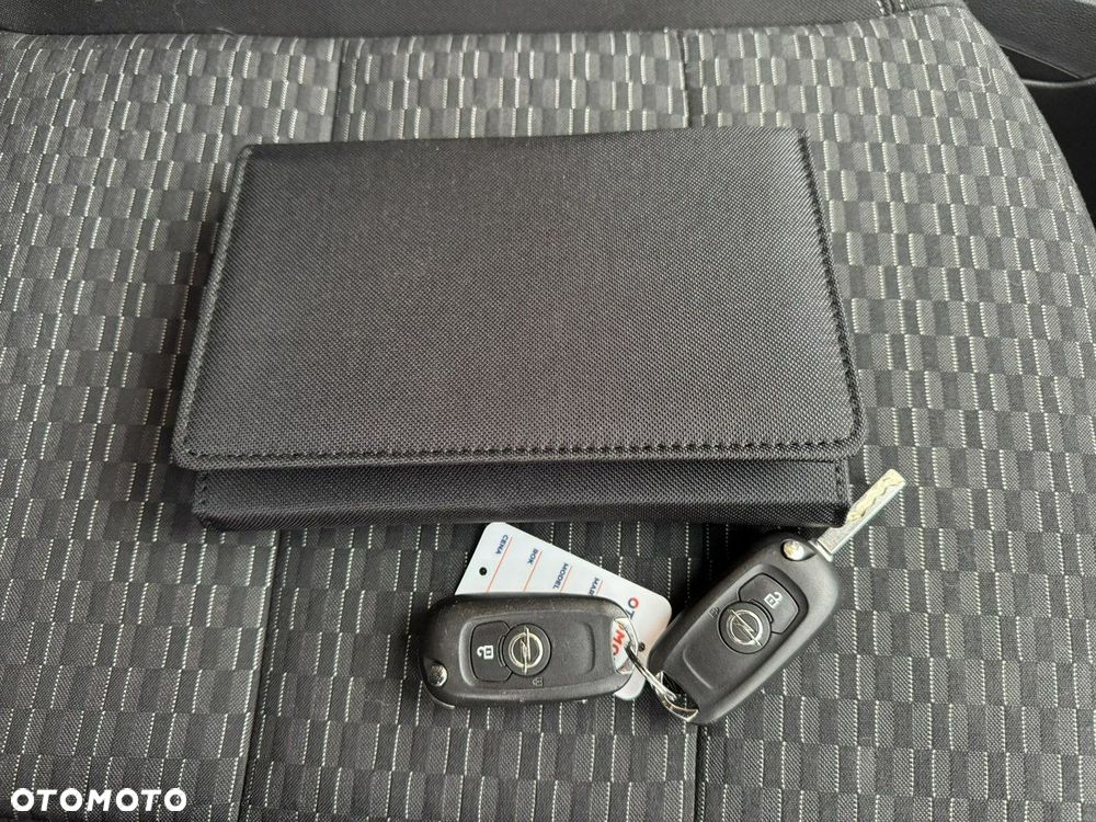 Opel Astra 1.4 T Dynamic S&S - 28