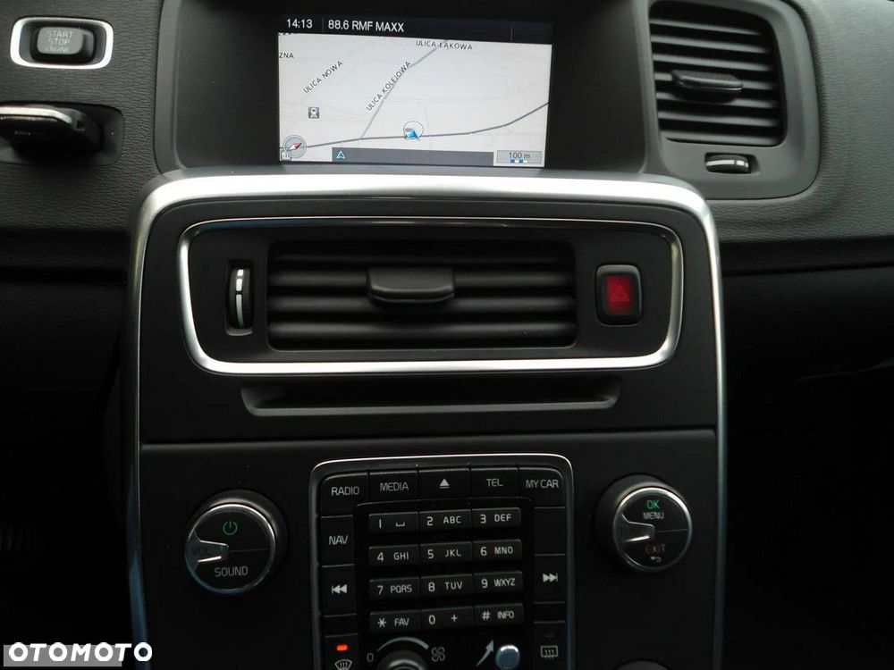 Volvo V60 D2 Momentum - 30