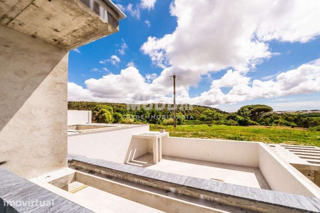 Moradia isolada de design contemporâneo nos Casais Mestre Mendo - Grande imagem: 3/59
