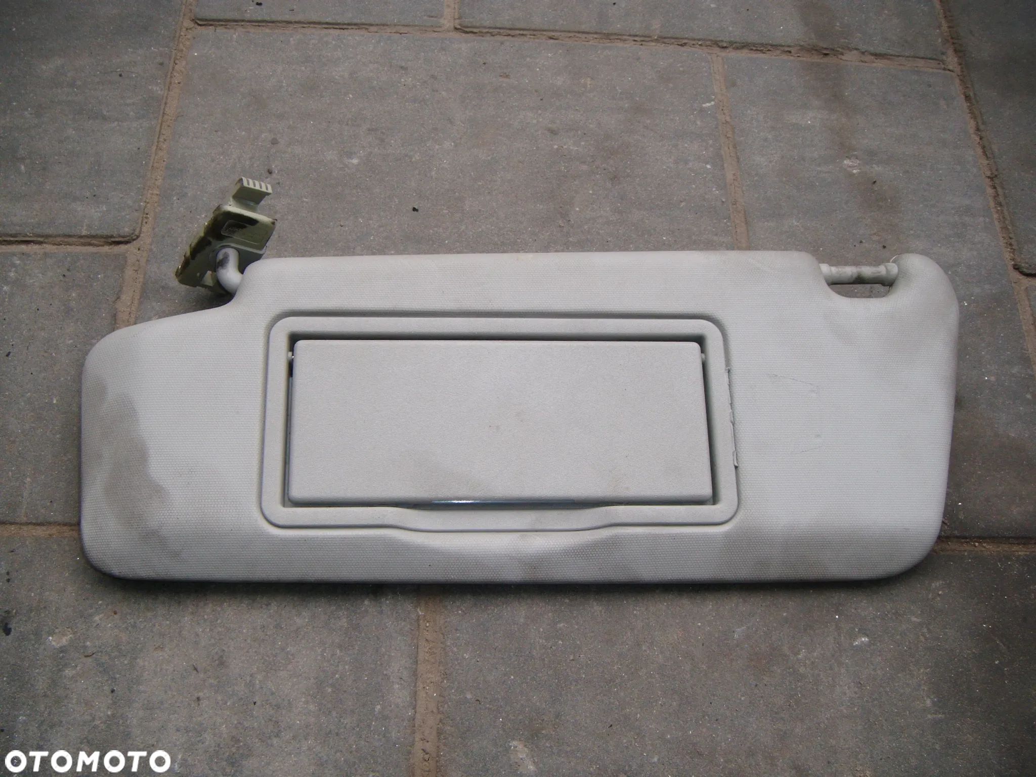 mercedes c klasa w204 08r  daszek przeciwsłoneczny kierowcy - 1
