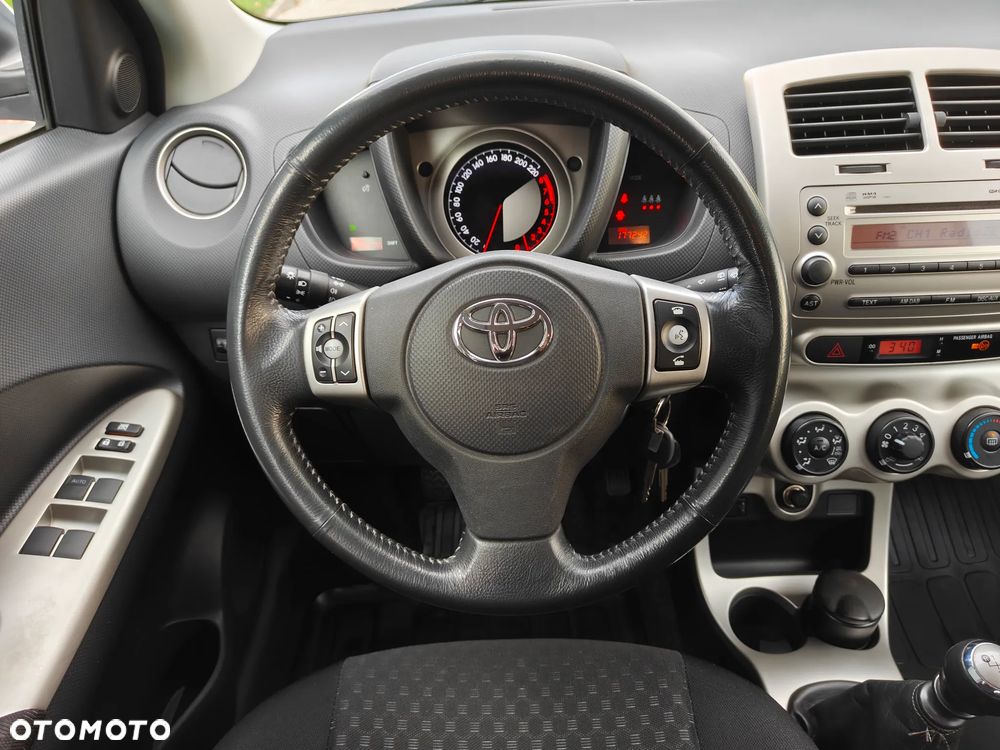 Toyota Urban Cruiser - 26