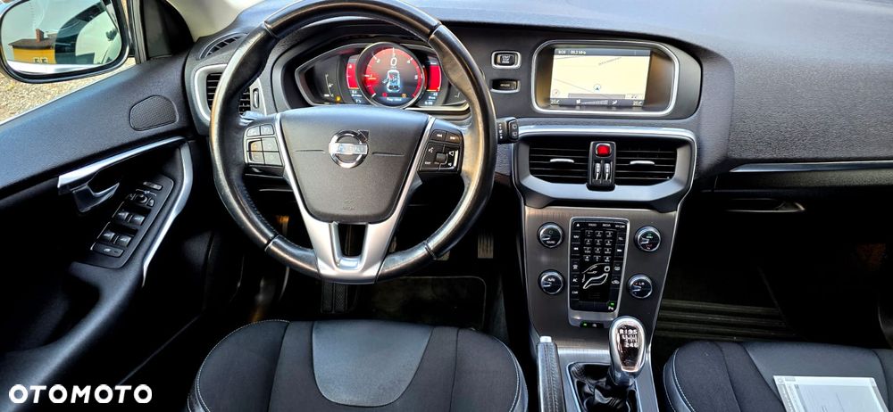 Volvo V40 D2 R Design - 34