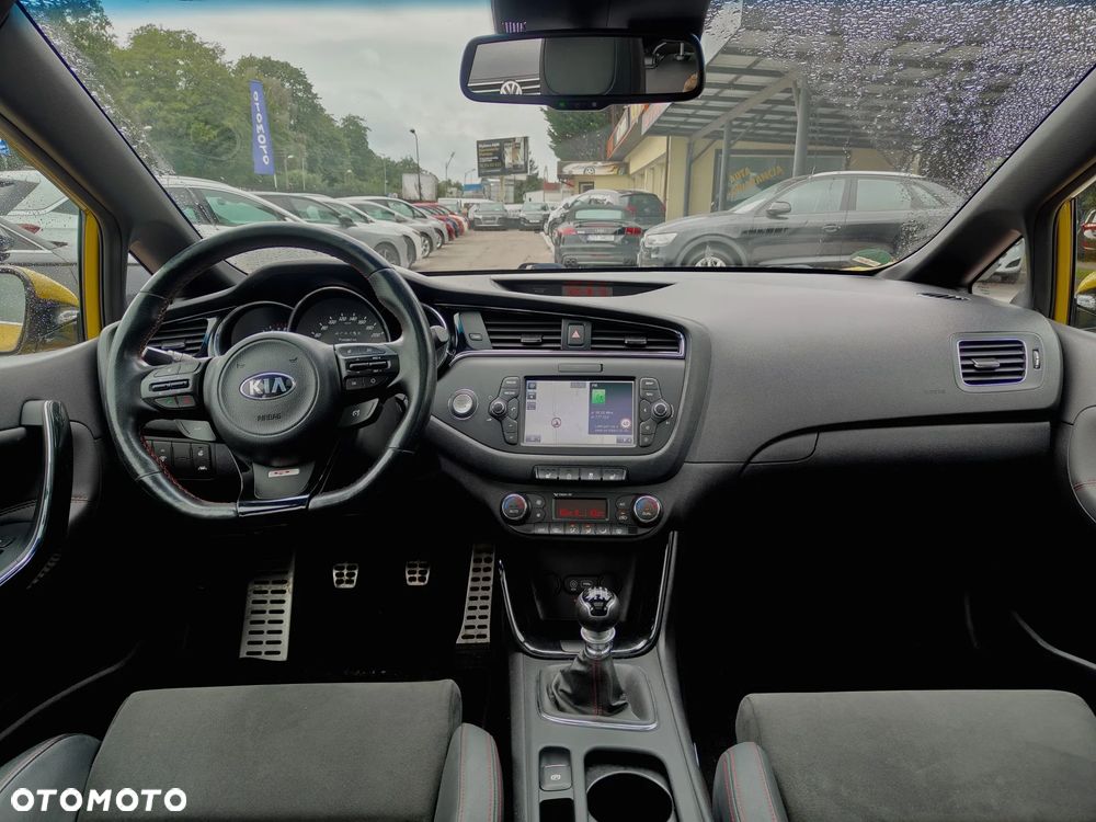 Kia Ceed - 10