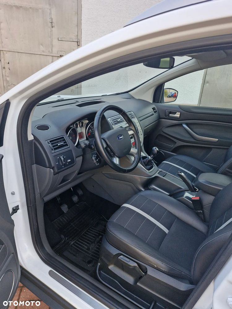 Ford Kuga - 10