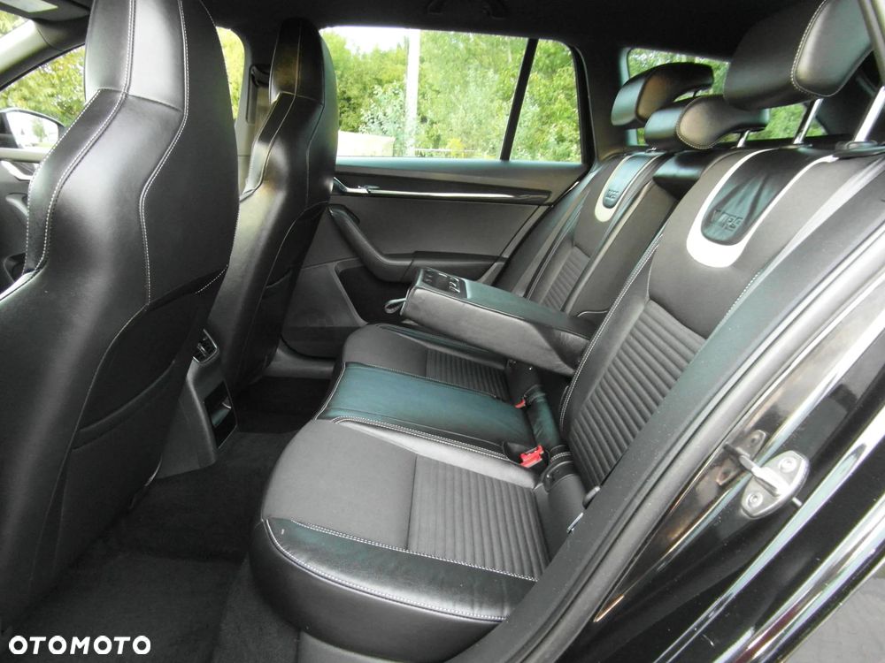 Skoda Octavia 2.0 TDI DSG RS - 33