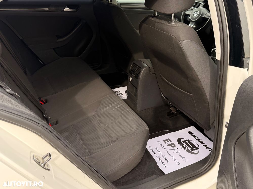 Volkswagen Jetta 1.6 TDI Comfortline - 13