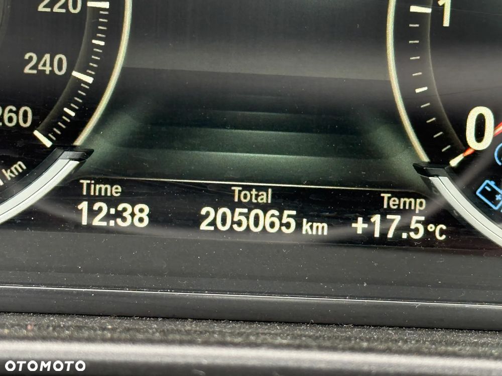 BMW Seria 5 525d xDrive - 10
