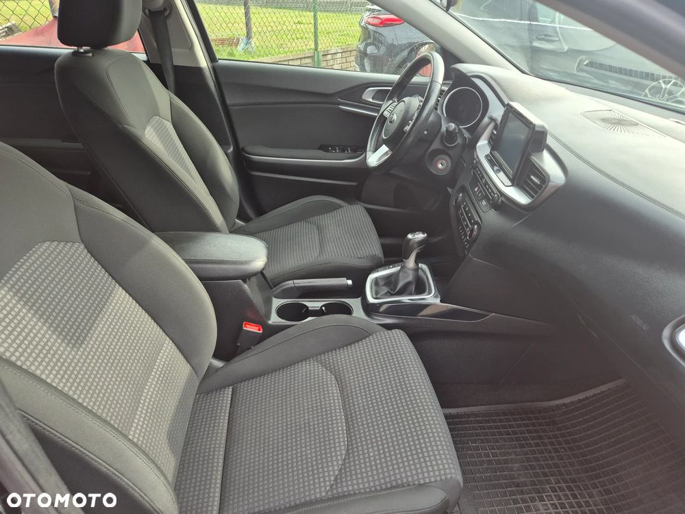 Kia Ceed 1.4 CVVT Dream-Team Edition - 26