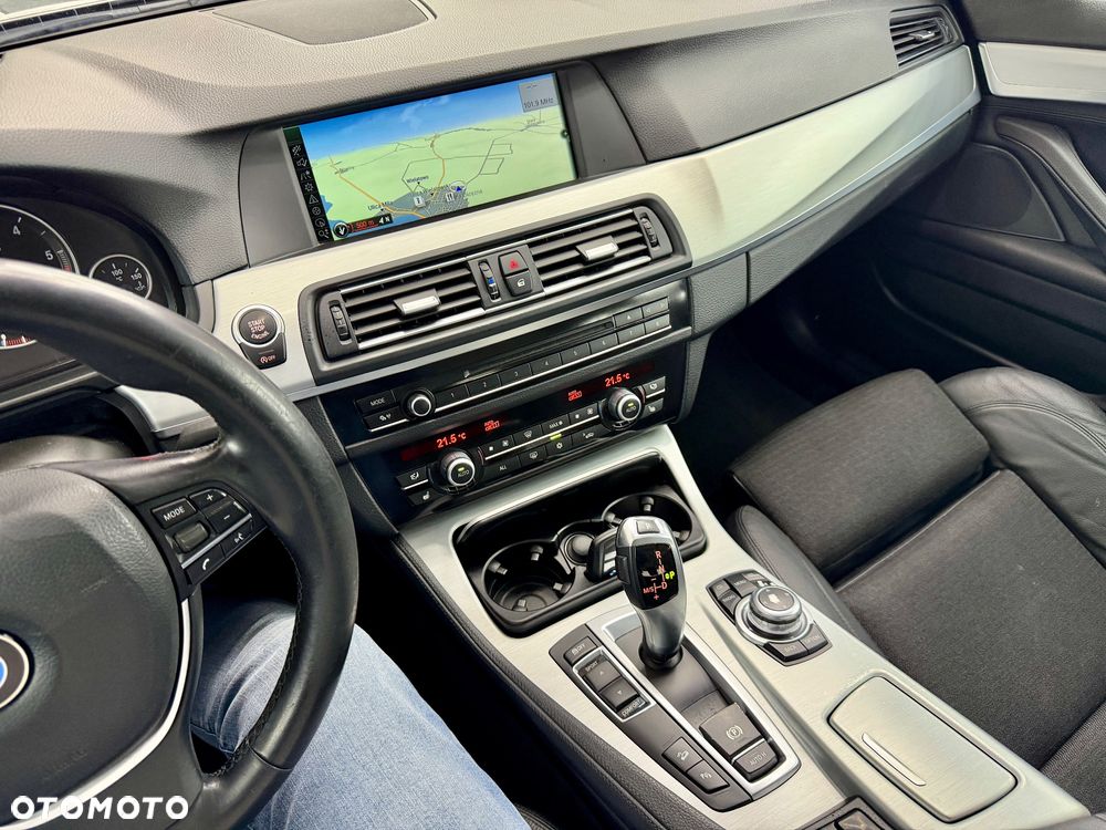 BMW Seria 5 525d xDrive Sport-Aut - 33