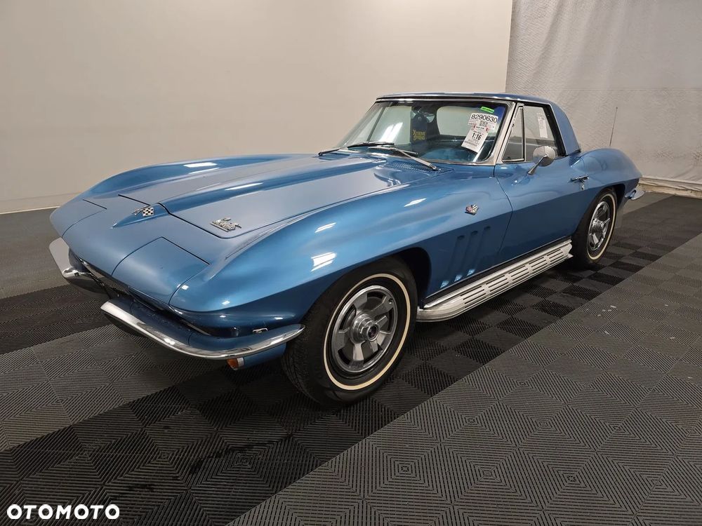 Chevrolet Corvette - 1
