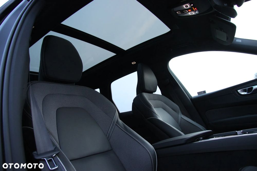 Volvo XC 60 B5 B AWD Plus Black Edition - 38