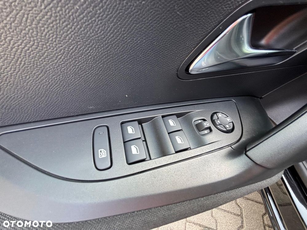 Peugeot 2008 PureTech 100 Active S&S BVM6 - 26